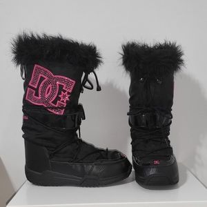 Women’s DC Shoes -  Chalet LE Snow Boot in Black n Hot Pink